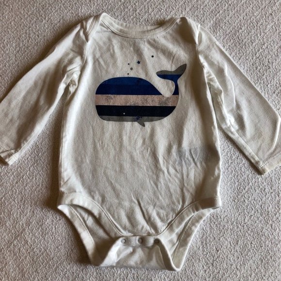 GAP Other - Gap 🐳 Long Sleeve Onesie